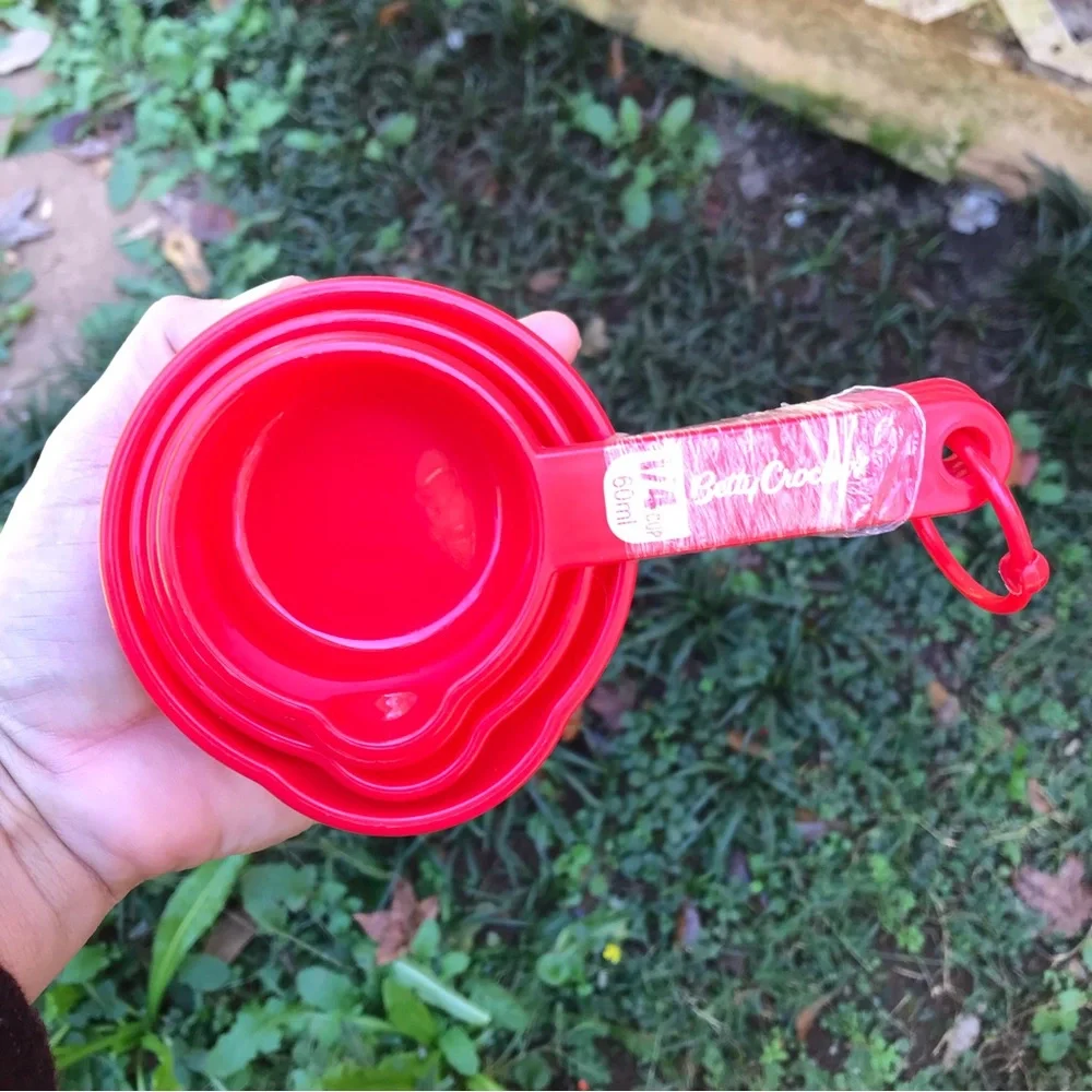 Betty Crocker measuring cups